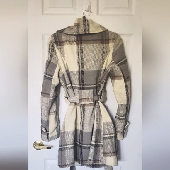 Suzy Shier Cream and Brown Trench Coat - Picture 3 of 3